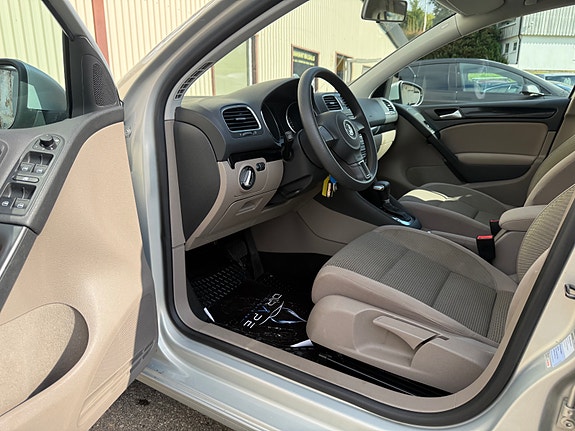 Volkswagen Golf VI 19 of 27
