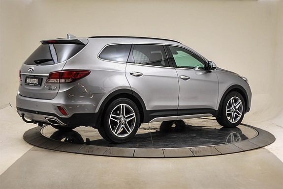 Hyundai Grand Santa Fe 5 of 30