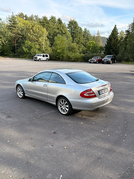Mercedes-Benz CLK200 4 of 18