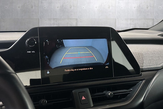 Lexus UX300e 18 of 18