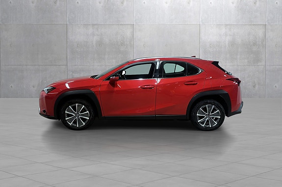 Lexus UX300e 4 of 18