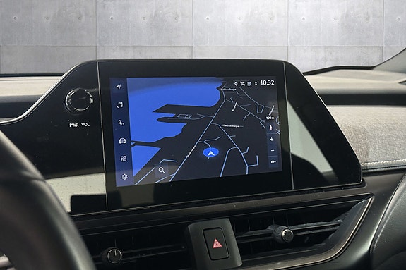Lexus UX300e 17 of 18