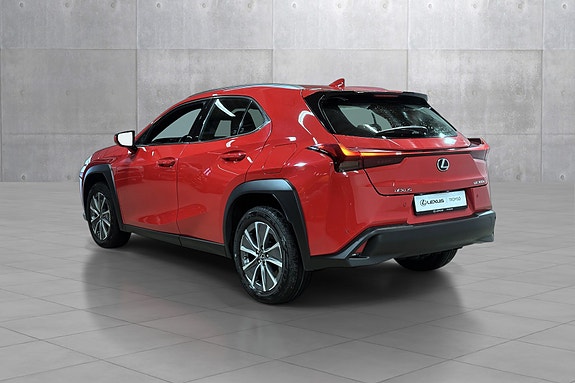Lexus UX300e 6 of 18