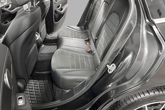 Mercedes-Benz EQC400 11 of 30