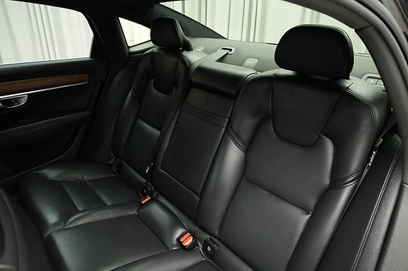 Volvo S90 25 of 30