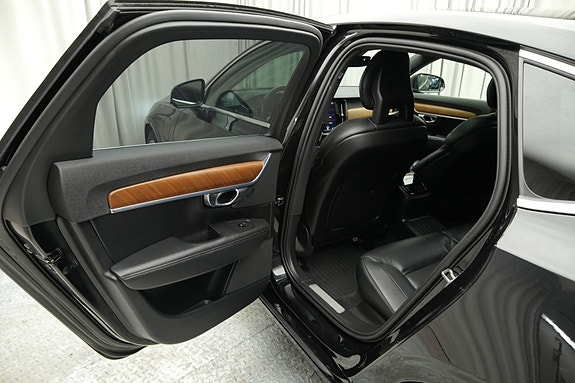 Volvo S90 26 of 30