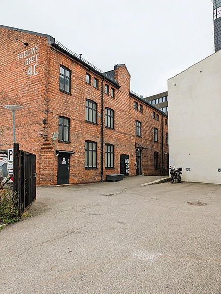 Vi har nyoppussede kontorer med et stort faglig og sosialt miljø, med mange søsterbedrifter innen spennende bransjer