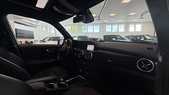 Mercedes-Benz GLK220 24 of 30