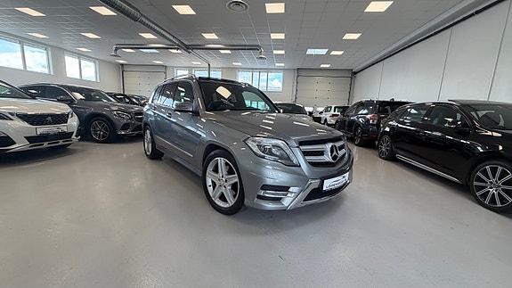 Mercedes-Benz GLK220 2 of 30