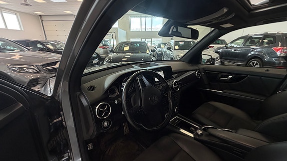 Mercedes-Benz GLK220 25 of 30