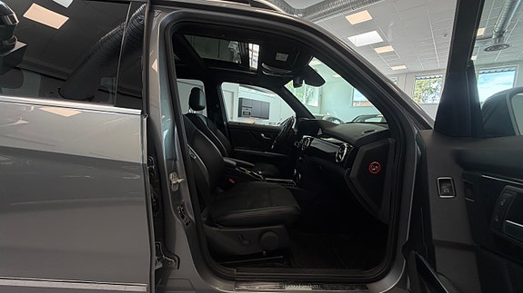 Mercedes-Benz GLK220 27 of 30
