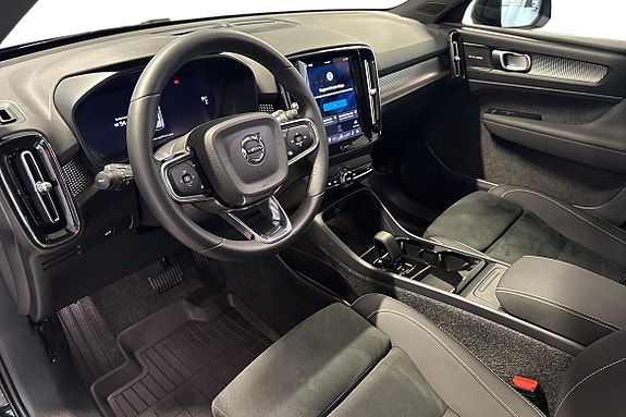 Volvo EX40 14 of 26
