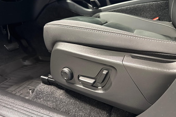 Volvo EX40 15 of 26