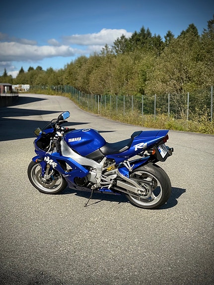 Yamaha YZF-R1 6 of 11