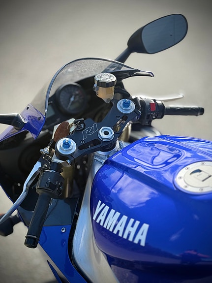 Yamaha YZF-R1 4 of 11