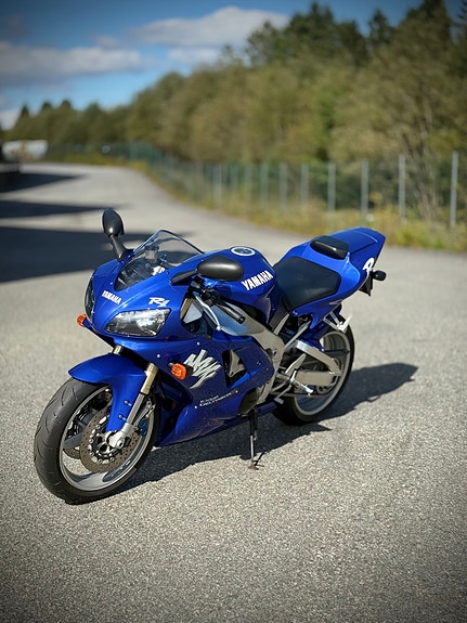 Yamaha YZF-R1 3 of 11