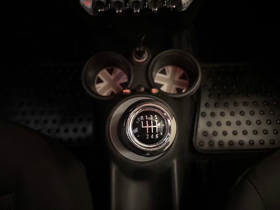 MINI Cooper 15 of 17