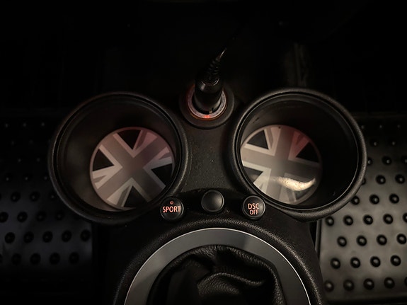 MINI Cooper 16 of 17