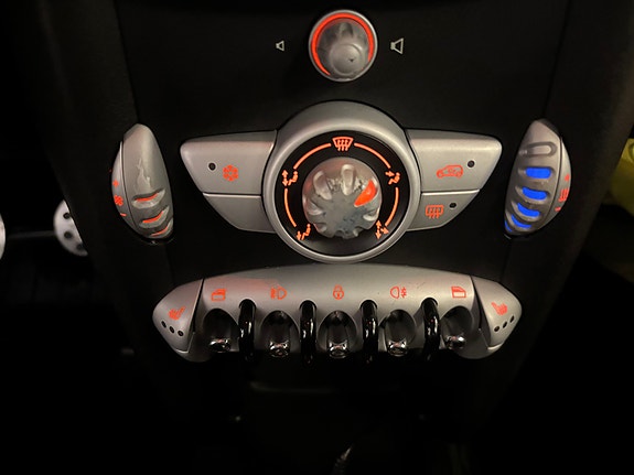MINI Cooper 14 of 17