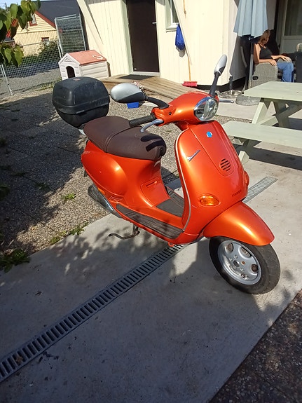 Vespa ET-4 125 2 of 6