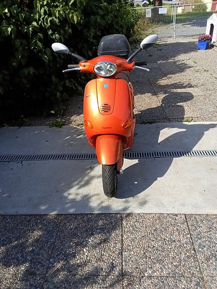 Vespa ET-4 125 4 of 6