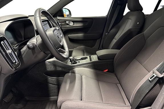 Volvo EX40 12 of 23