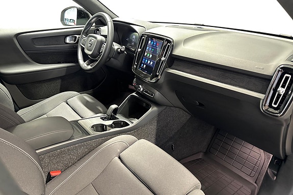 Volvo EX40 20 of 23