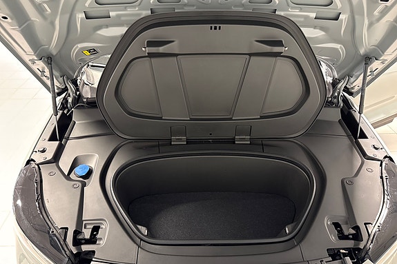 Volvo EX40 11 of 23