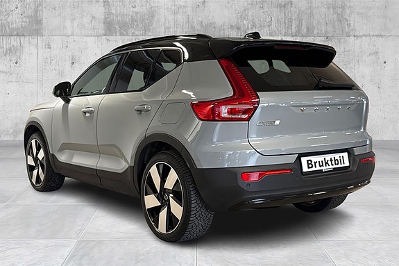 Volvo EX40 3 of 23