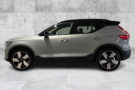 Volvo EX40 2 of 23