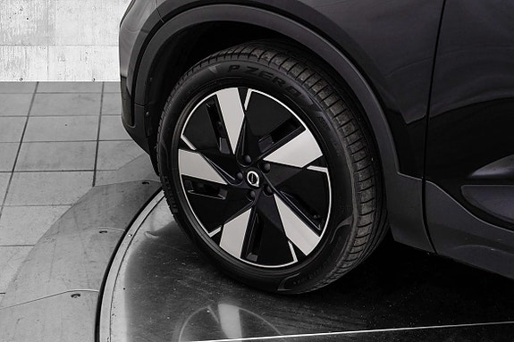 Volvo EX40 9 of 28