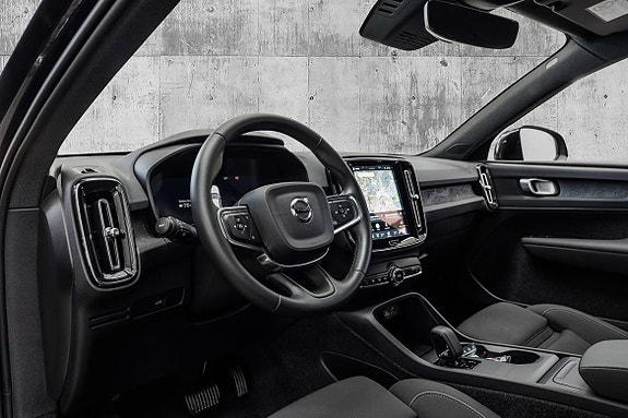 Volvo EX40 11 of 28