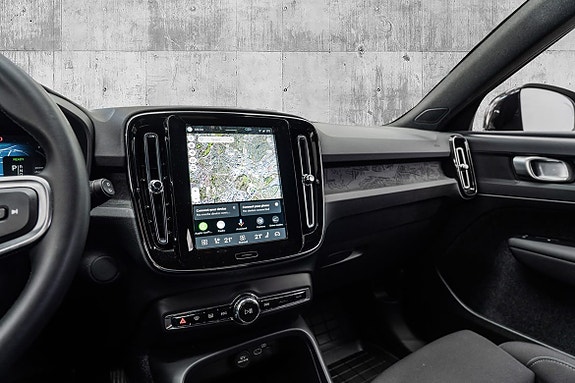 Volvo EX40 18 of 28