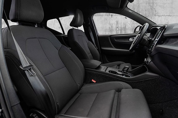 Volvo EX40 25 of 28