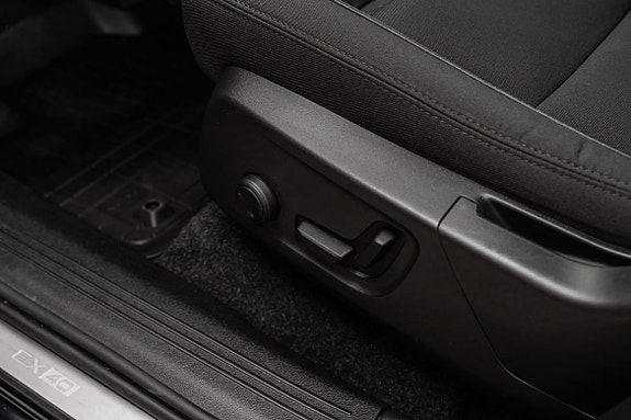 Volvo EX40 12 of 28