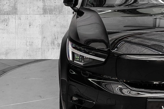 Volvo EX40 4 of 28