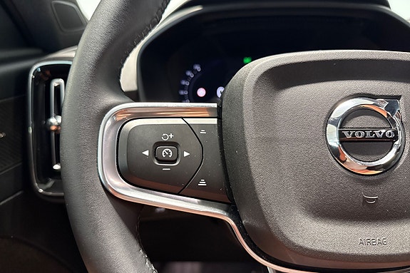 Volvo EX40 19 of 22