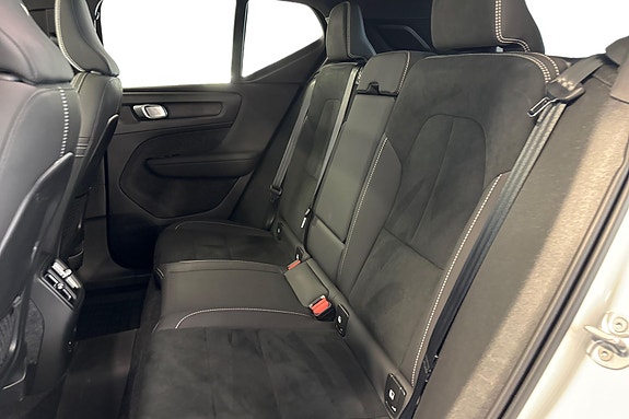Volvo EX40 15 of 22