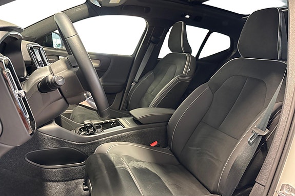 Volvo EX40 10 of 22
