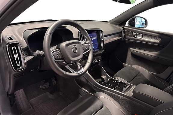 Volvo EX40 13 of 22
