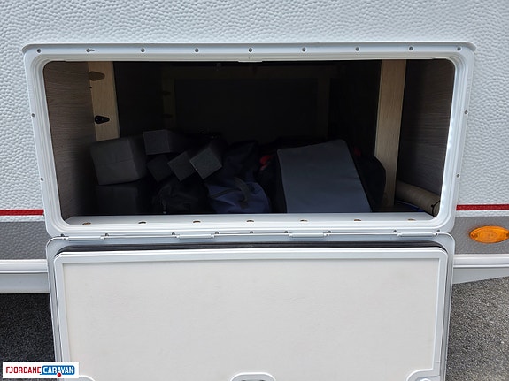 Bürstner Premio Life 425 TS 7 of 18