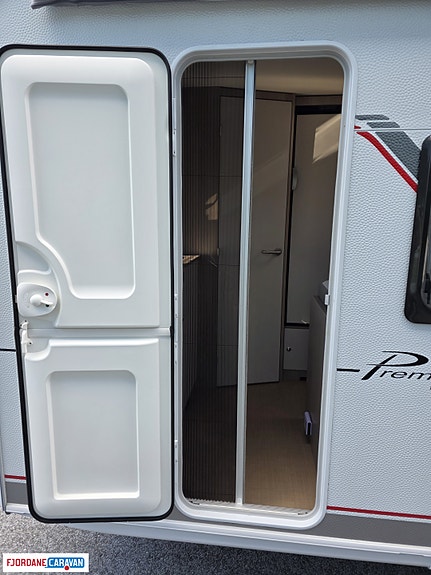 Bürstner Premio Life 425 TS 8 of 18