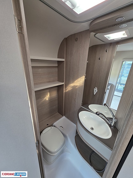 Bürstner Premio Life 425 TS 17 of 18