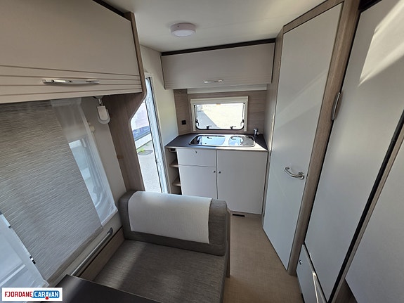 Bürstner Premio Life 425 TS 11 of 18