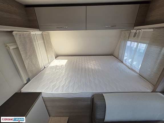 Bürstner Premio Life 425 TS 14 of 18