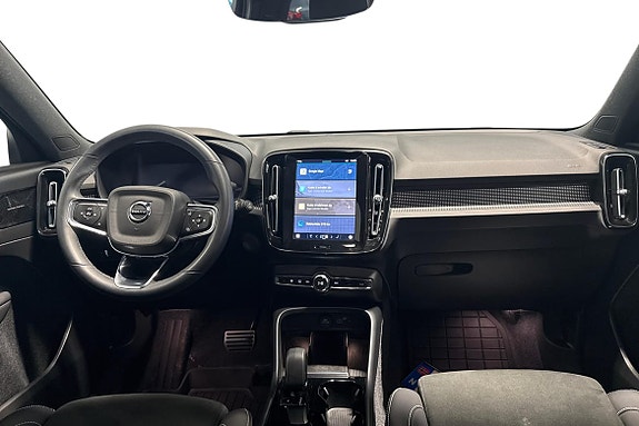 Volvo XC40 16 of 23
