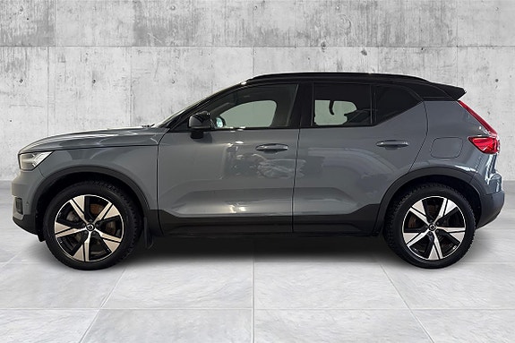 Volvo XC40 2 of 23