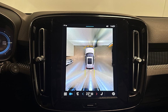 Volvo XC40 13 of 23