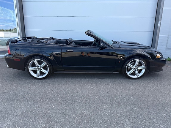 Ford Mustang 16 of 30