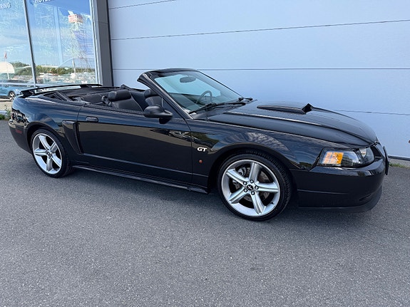 Ford Mustang 15 of 30